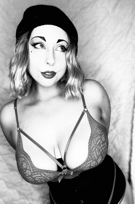 メイクアップアーティストOnlyFans セクシーヌード ギャラリー