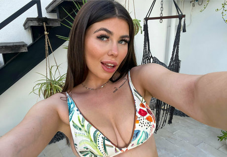 19歳のOnlyFans エロチック 画像