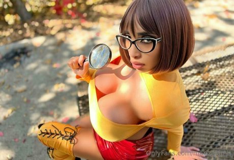 巨乳ティーンオンリーファンズ 美しい 写真
