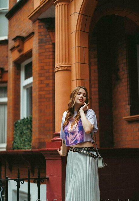 痩せたティーンのオンリーファンズ ポルノ 写真