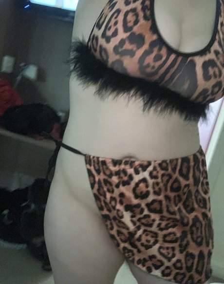 アジア人のティーンの足 オンリーファンズ アダルト 写真