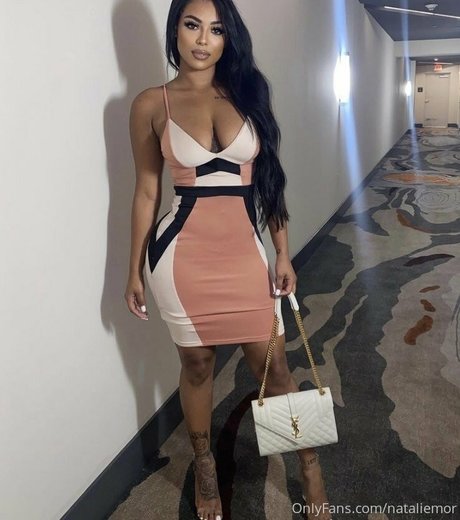 熟女の足オンリーファンズ ポルノ 画像