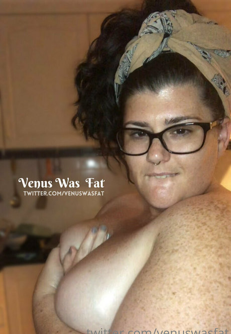 熟女クーガーオンリーファンズ アダルト 写真