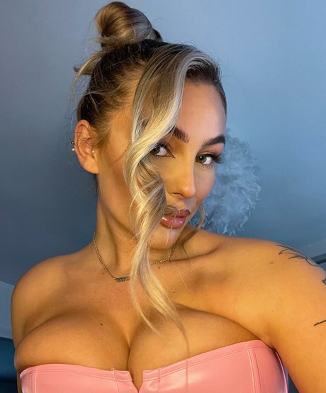 19歳のOnlyFans ホット 写真