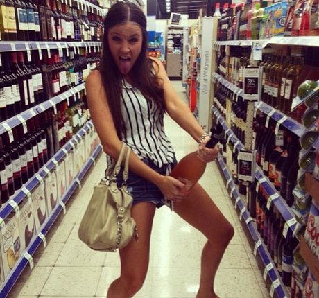 大きな黒い猫OnlyFans セクシーヌード 写真