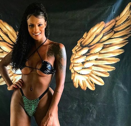 小柄な妻OnlyFans アート裸 写真