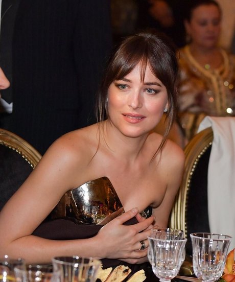 曲線美のランジェリーOnlyFans ホットヌード 画像