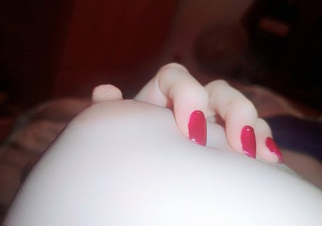 フェイシャルオンリーファンズ 美しい裸 写真