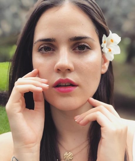 巨乳で曲線美のOnlyFans アートxxx 画像