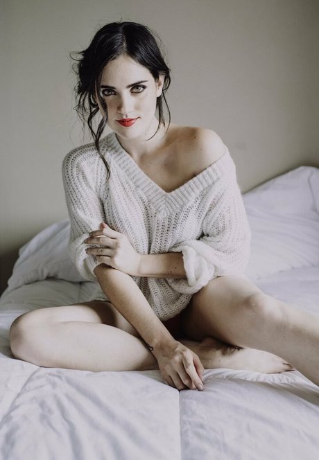 Ophelie Rullier アートモデル 画像