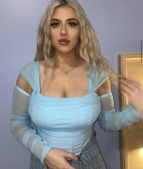 Emma C ヌード女優 画像