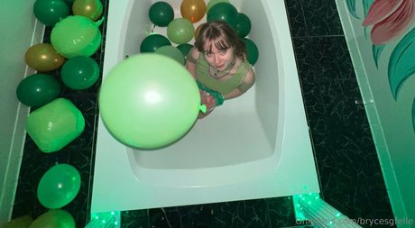 バレーボール オンリーファンズ ヌード 写真