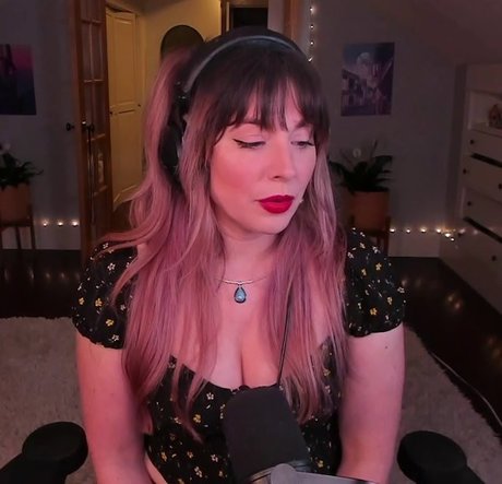 ビデオ通話 オンリーファンズ ヌード ギャラリー