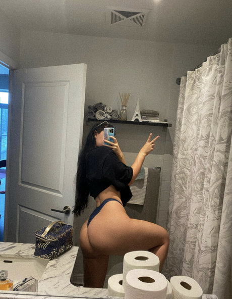 Sky Kristen ホットスター 写真