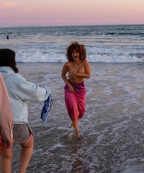 お金 オンリーファンズ 無料ヌード 写真