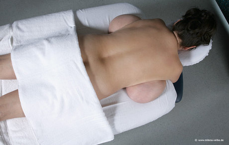 ラバーオンリーファン エロ 写真