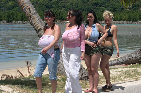 垂れ下がった熟女OnlyFans セクシー裸 写真