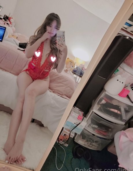 Lindychii エロティックなモデル 写真