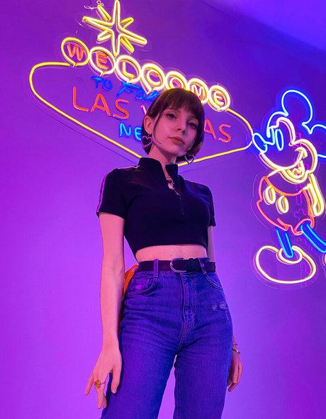 ビデオ通話 オンリーファンズ ポルノ 画像