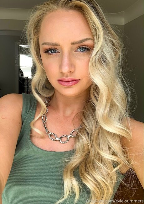 巨乳 パイズリ OnlyFans ホット裸 画像