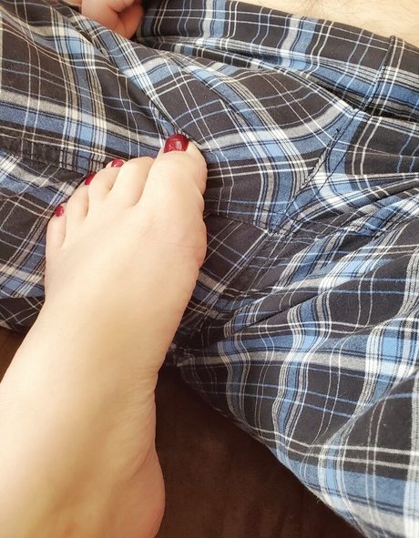 ジンジャートゥインクオンリーファンズ 無料エロ 画像