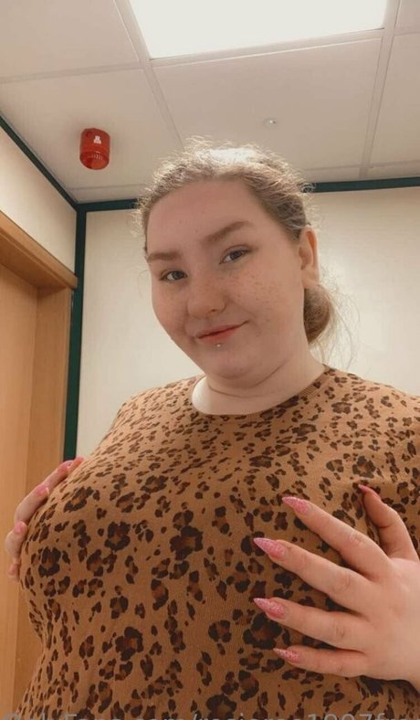 女性の筋肉オンリーファンズ セクシーヌード 写真