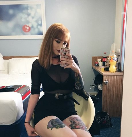 Hollie Rutter ポルノモデル 写真