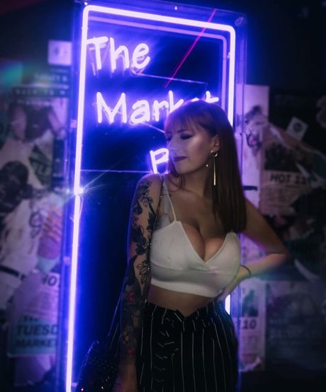 Hollie Rutter セックスポルノスター 写真