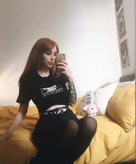 Hollie Rutter エロティックなスター 写真