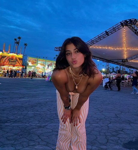 Sara Saffari かわいいモデル ギャラリー