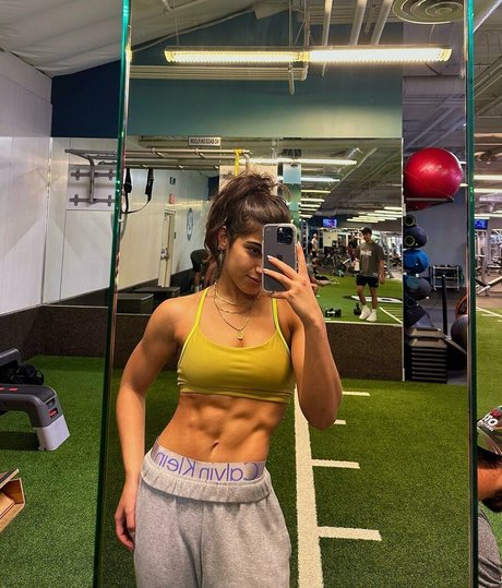 Sara Saffari ポルノスター アーカイブ