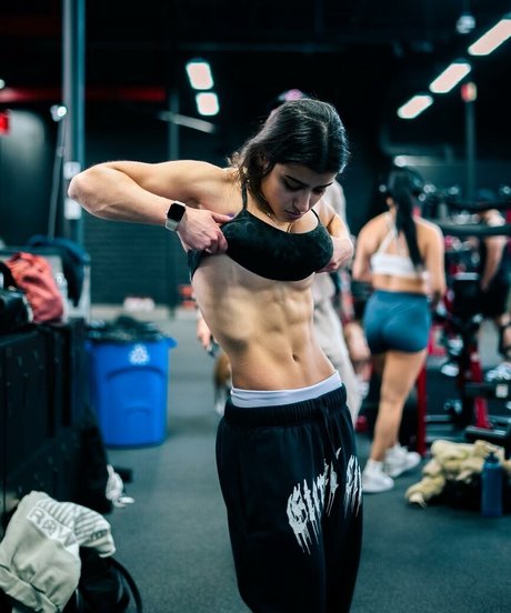 Sara Saffari スター 写真