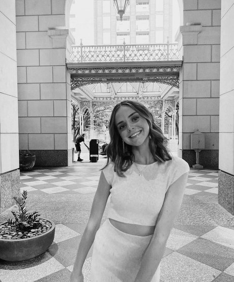 ミニドレス OnlyFans アート裸 画像