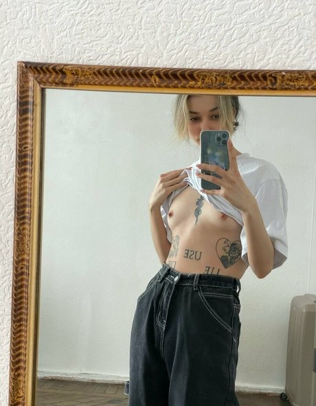 背が高くて巨乳のOnlyFans アートポルノ 写真