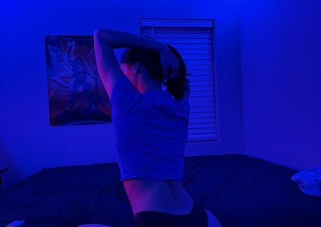 kinsleyalyse ポルノスター 写真