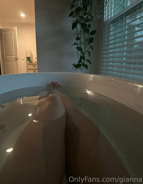 背が高くて巨乳のOnlyFans 無料ヌード 写真