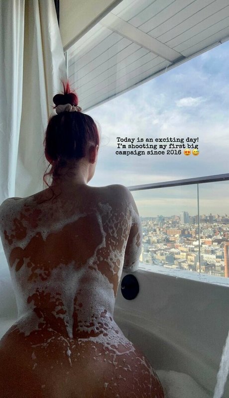 ブルネットの教師OnlyFans 無料セックス 写真