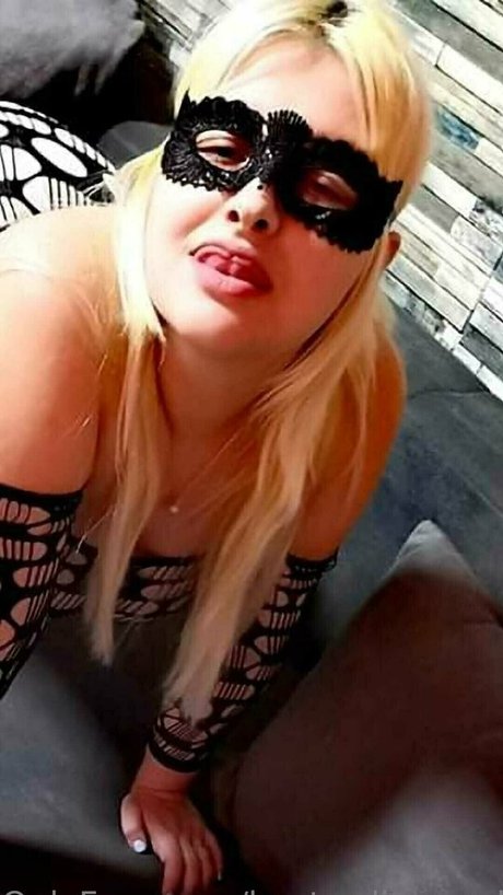 busty diamond ホット女優 写真