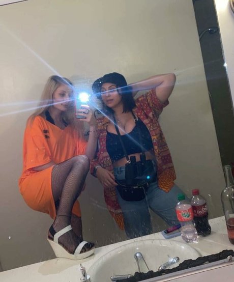 Caroline Casbon ホットなモデル 写真