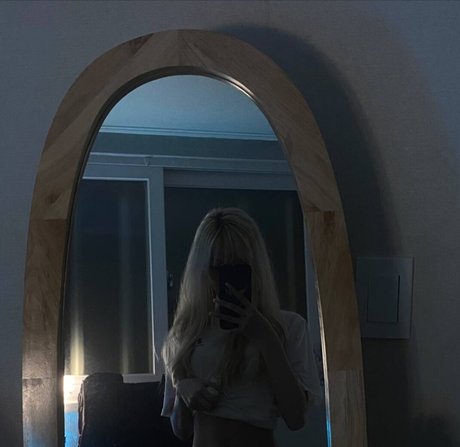 妊娠中のアジア人オンリーファンズ ヌード 写真