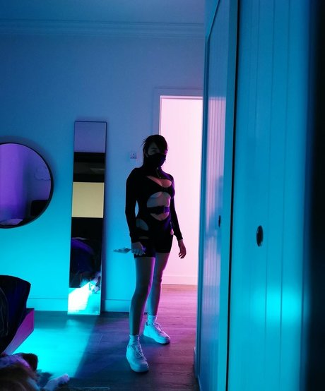 ブラックマジックオンリーファンズ ホットヌード 写真