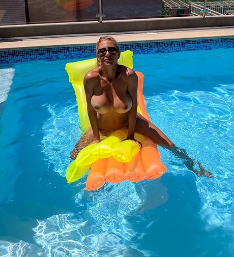 手コキ 主観視点 オンリーファンズ 裸 画像