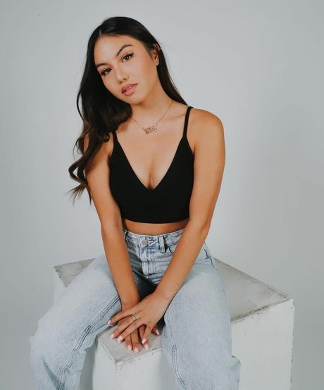 Jayka Noelle 独占スター 写真
