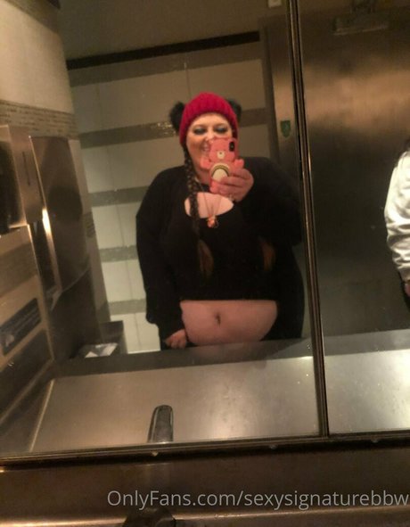 ミニドレス OnlyFans セクシー裸 写真