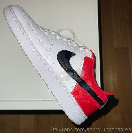 snkrs uncensored アート女優 ギャラリー