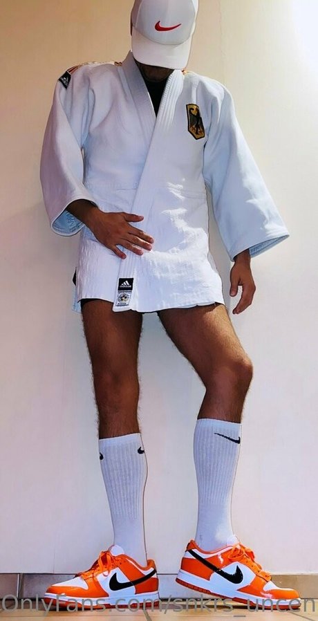 snkrs uncensored ポルノスター 独占 画像