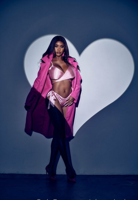 BBW妻オンリーファンズ ヌード 画像