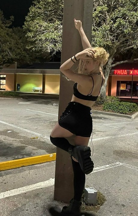 ゲイランジェリーOnlyFans アートxxx 写真