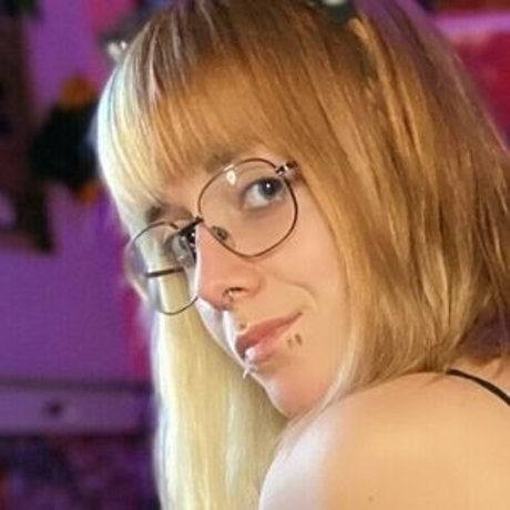 痩せたティーンのオンリーファンズ 無料アダルト ギャラリー