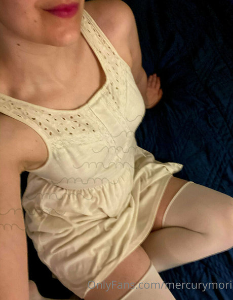 小柄なアジア人オンリーファンズ アートxxx 写真